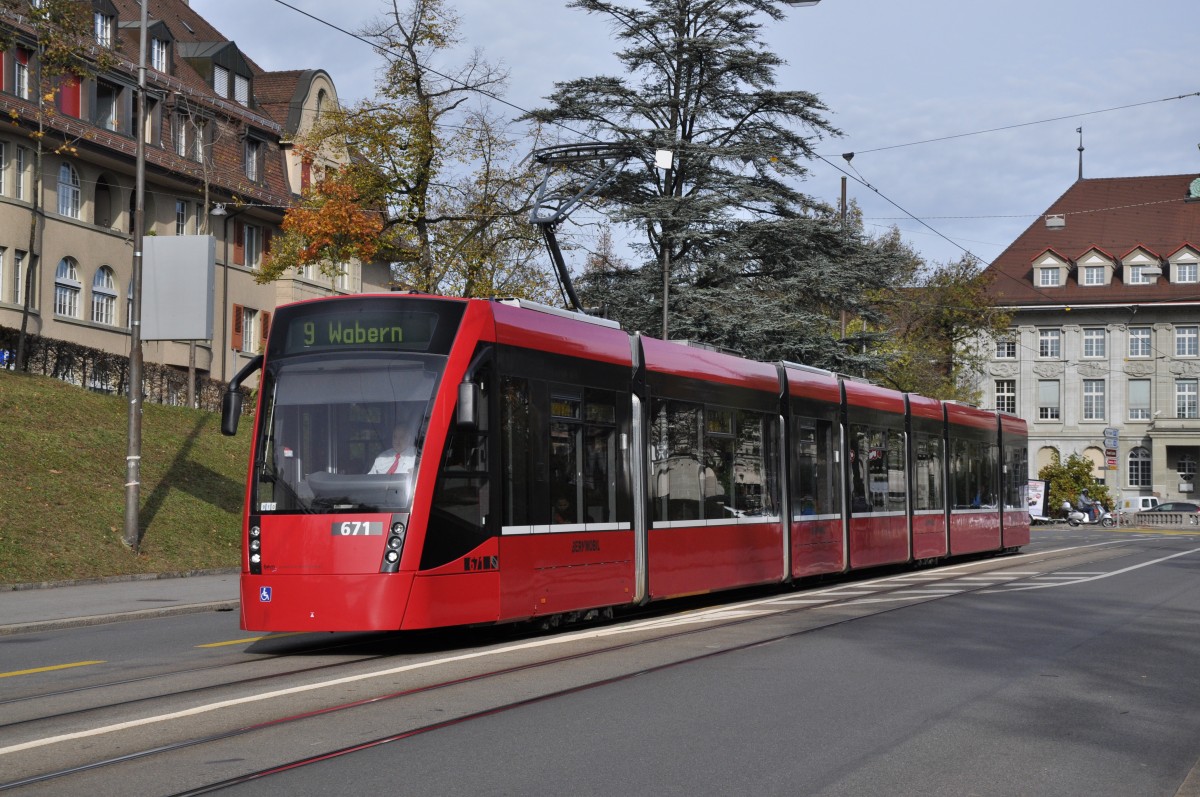 Be 6/8 mit der Betriebsnummer 671 in der Nhe der Kornhausbrcke auf der Linie 9. Die Aufnahme stammt vom 08.11.2013.