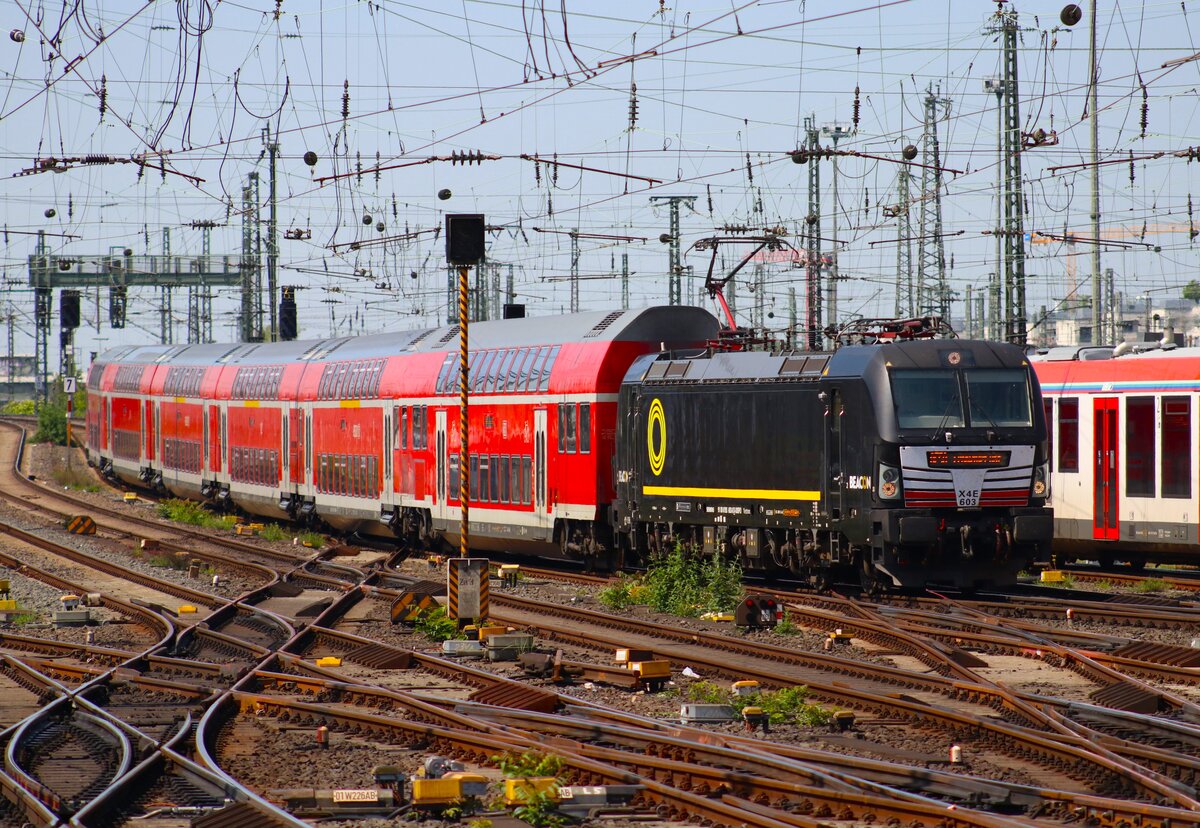 BEACON Rail Siemens Vectron X4-E603 (193 603) am 11.05.24 in Frankfurt am Main Hbf. Die Fotos wurden per Telezoom vom Bahnsteigende gemacht