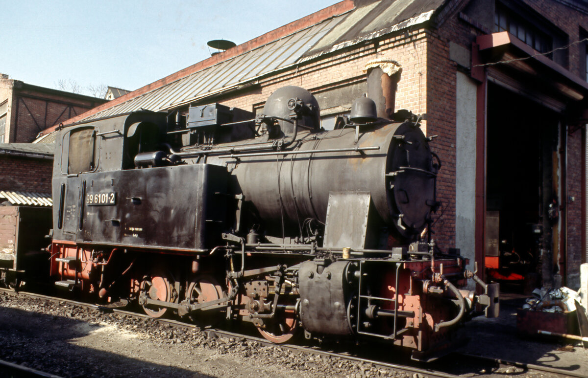 Bei einem Besuch im Schmalspurdampflok-Raw. Görlitz-Schlauroth am 19.07.1991 war dort die 99 6101 anzutreffen.