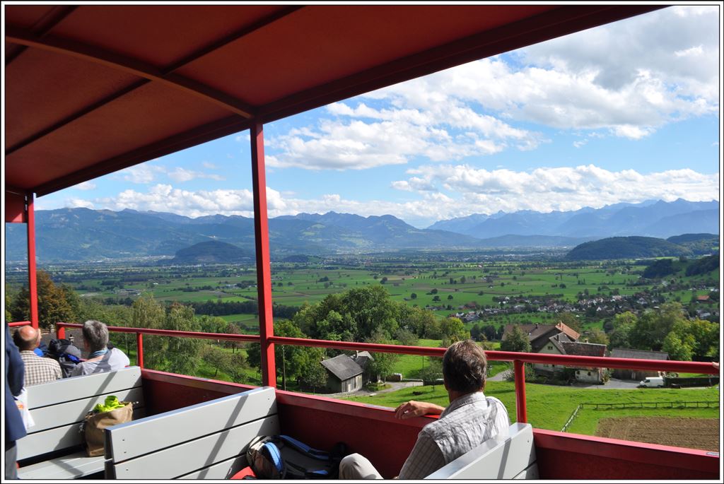 Beim Alten Zoll. Aussicht ins Rheintal und Richtung Vorarlberg. (21.09.2014)