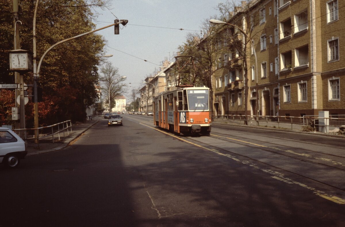 Berlin BVB SL 20 (KT4D 219 085-0 (CKD 1979)) Lichtenberg, Siegfriedstraße / Rüdigerstraße am 6. Oktober 1991. - Scan eines Diapositivs. Film: Kodak Ektachrome ED 200. Kamera: Leica CL.