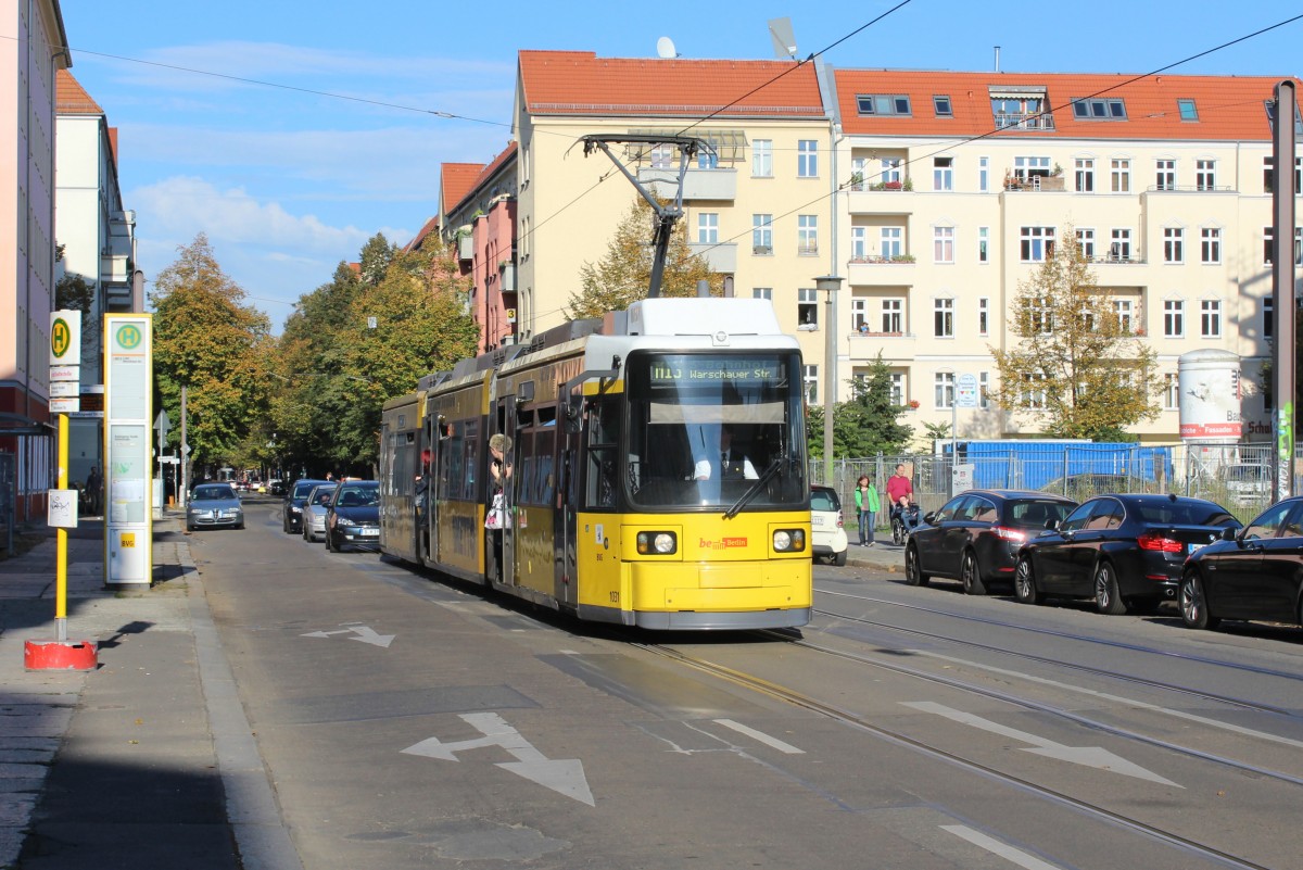 Berlin BVG SL M13 (AEG-GT6-94 1031) Friedrichshain, Weichselstrasse (Hst. Boxhagener Strasse / Holteistrasse) am 15. Oktober 2014.