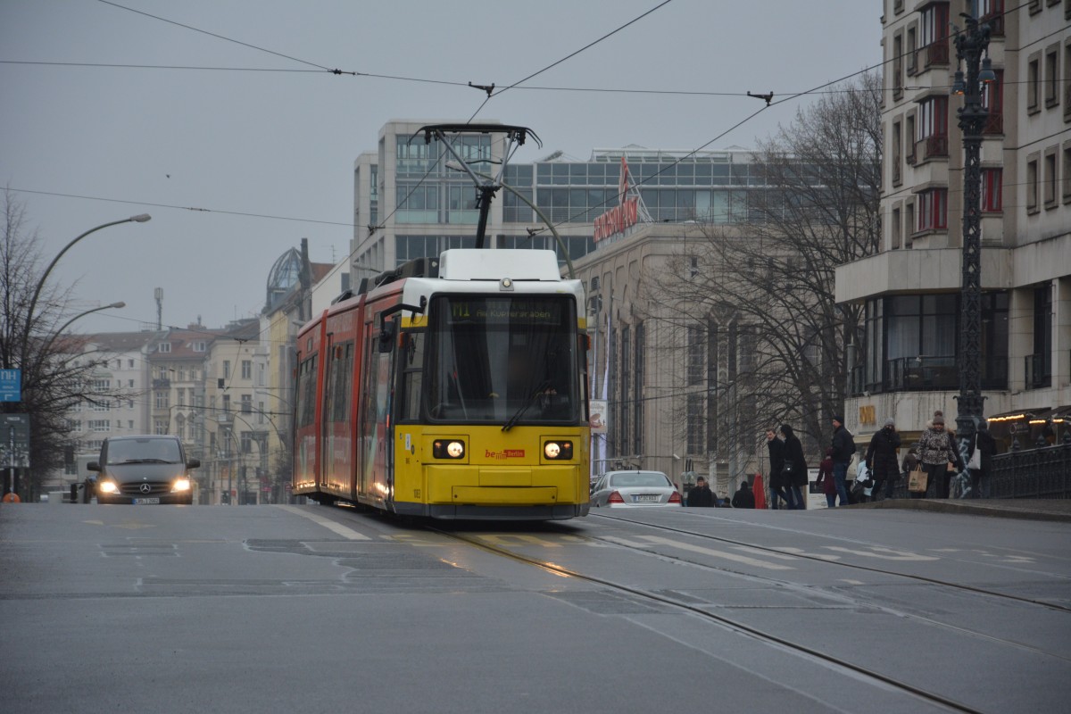 Berliner Straßenbahn an der Friedrichstraße. Aufgenommen am 07.02.2015 / M1 zum Kupfergraben.
