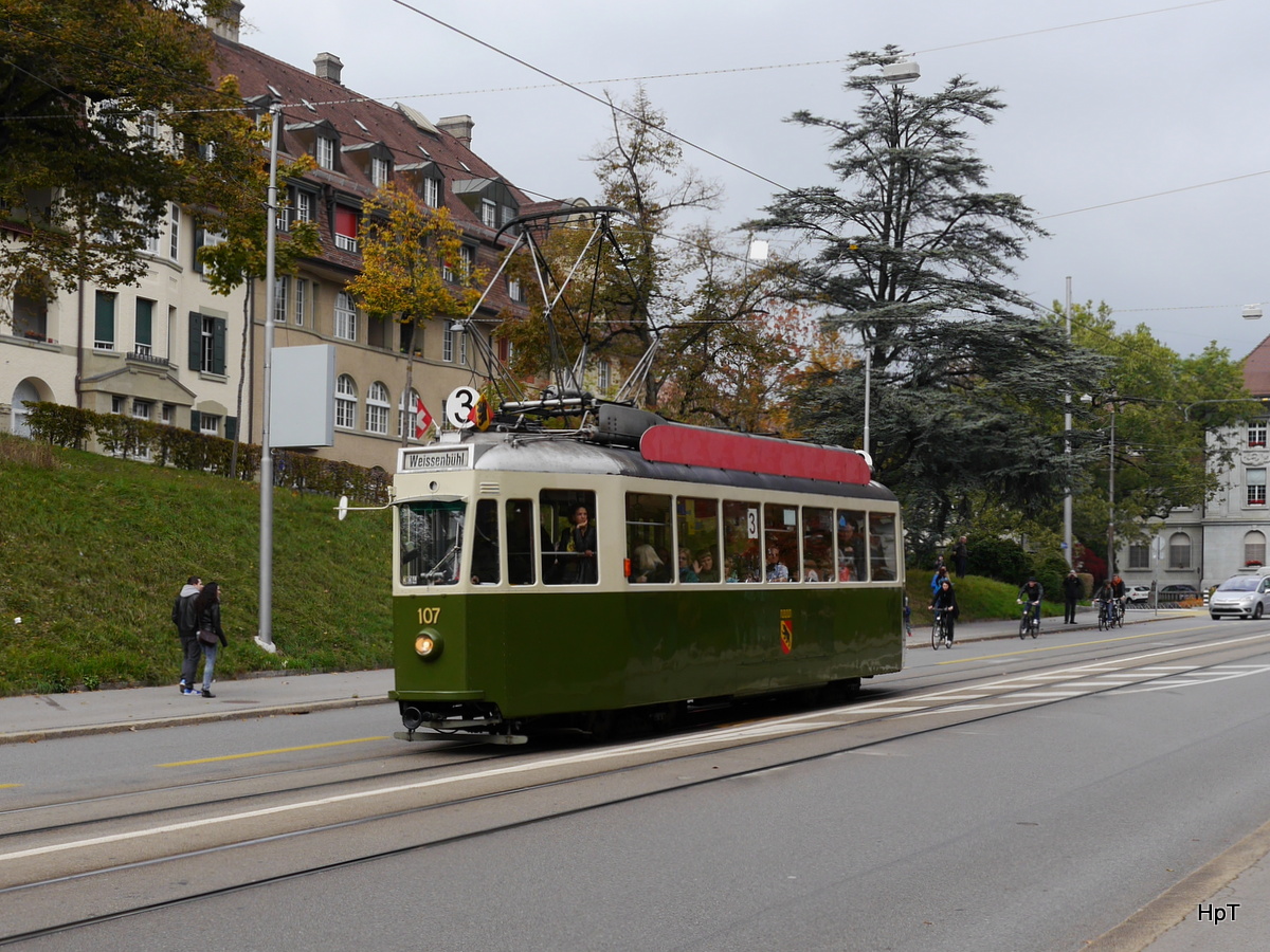 Bern Mobil / Tramverein Bern - Oldtimer Be 4/4  107  unterwegs an der Tramparade anlässlich der 125 Jahr Feier des Berner Tram am 11.10.2015