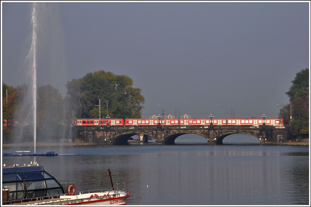 Binnenalster und S-Bahn Hamburg. (29.10.2015)