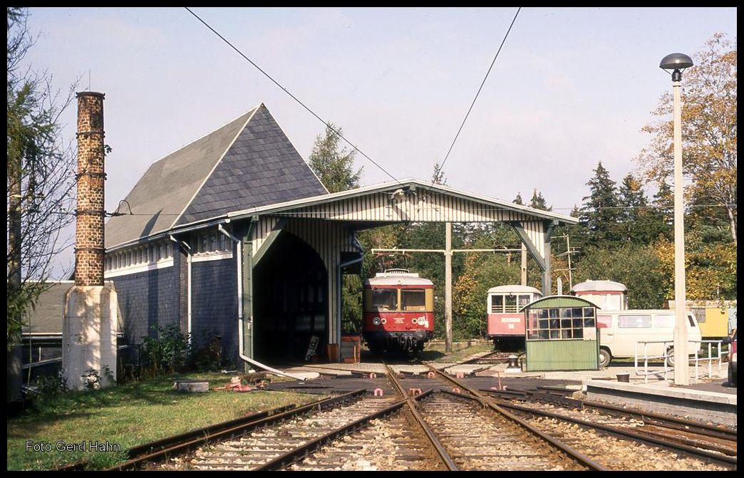 Blick in den Bergbahnhof in Lichtenhain am 9.10.1992.Links steht abfahrtbereit nach Cursdorf TW 479203.