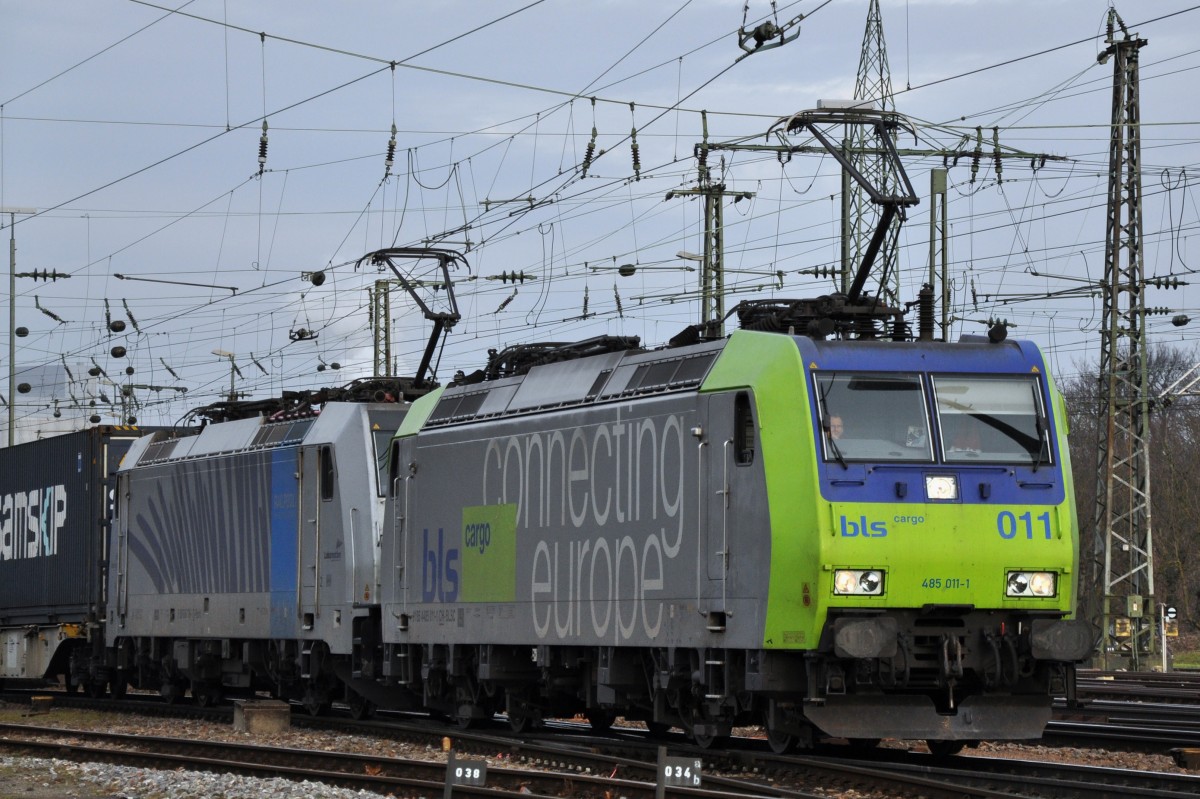 BLS Lokomotiven 485 011-1 und die DB Lok 186 106-1 beim Badischen Bahnhof in Basel. Die Aufnahme stammt vom 11.01.2014.