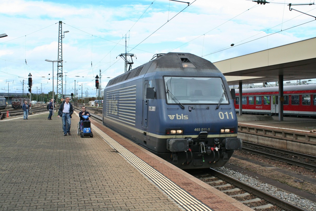 BLS Re 465 011-5 am Nachmittag des 15.09.13 beim Bahnhofsfest vom Badischen Bahnhof in Basel ausgestellt auf Gleis 2.