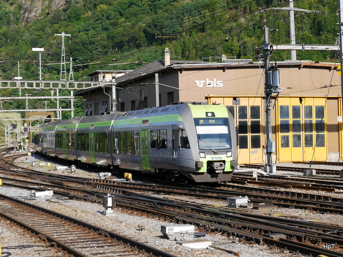 BLS - RE aus Bern bei der einfahrt im Bahnhof Brig am 19.07.2015