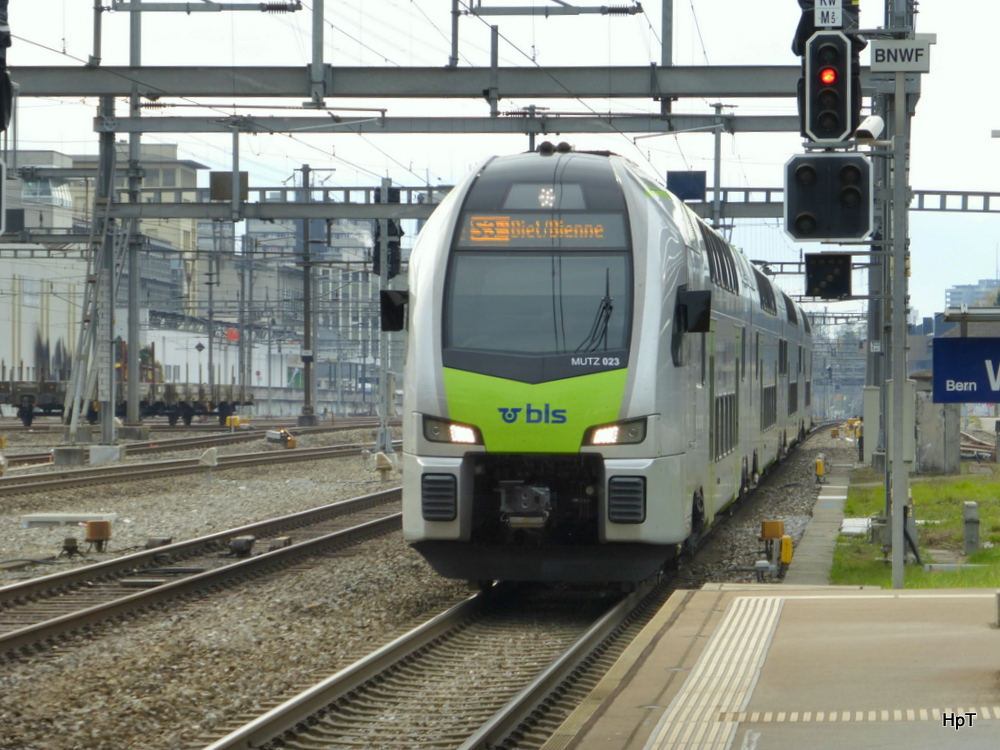 BLS - Triebzug RABe 515 023-0 bei der einfahrt zu der Haltestelle Bern Wankdorf am 09.11.2014