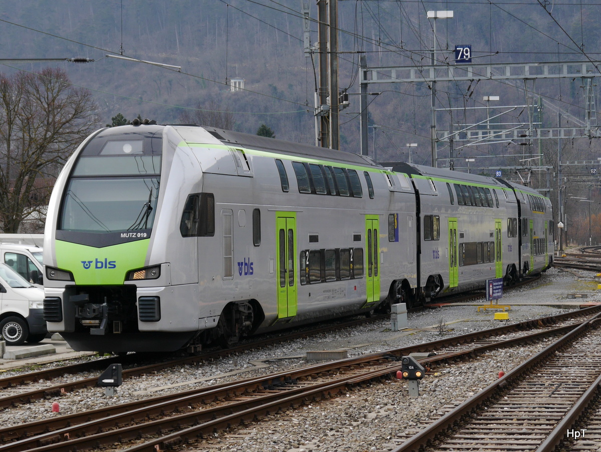 BLS - Triebzug RABe 515 019-8 abgestellt im Bahnhofsareal in Biel am 28.02.2016