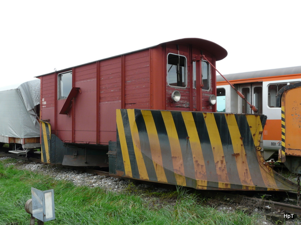 BMK - ex AB Schneepflug  X 806 abgestellt in Kallnach am 16.10.2013