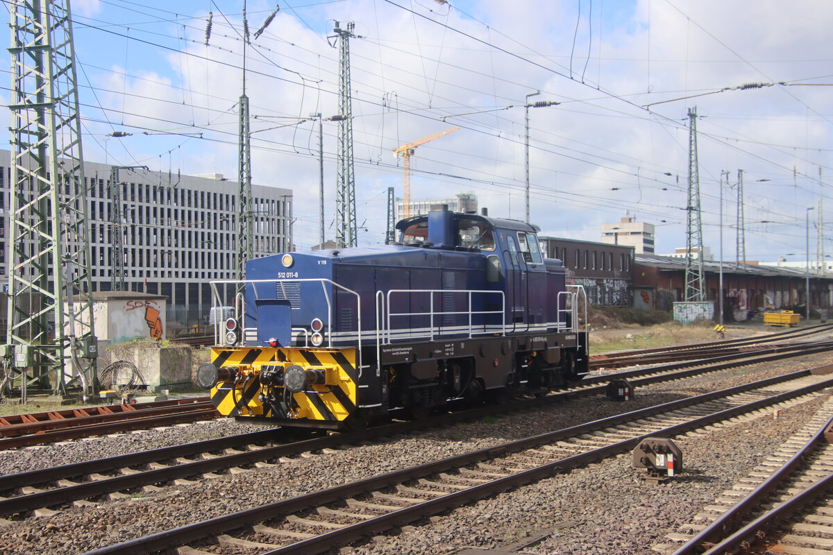 BR 512 011 (V119) beim rangieren in Bremen HBF am 19. Oktober 2024
