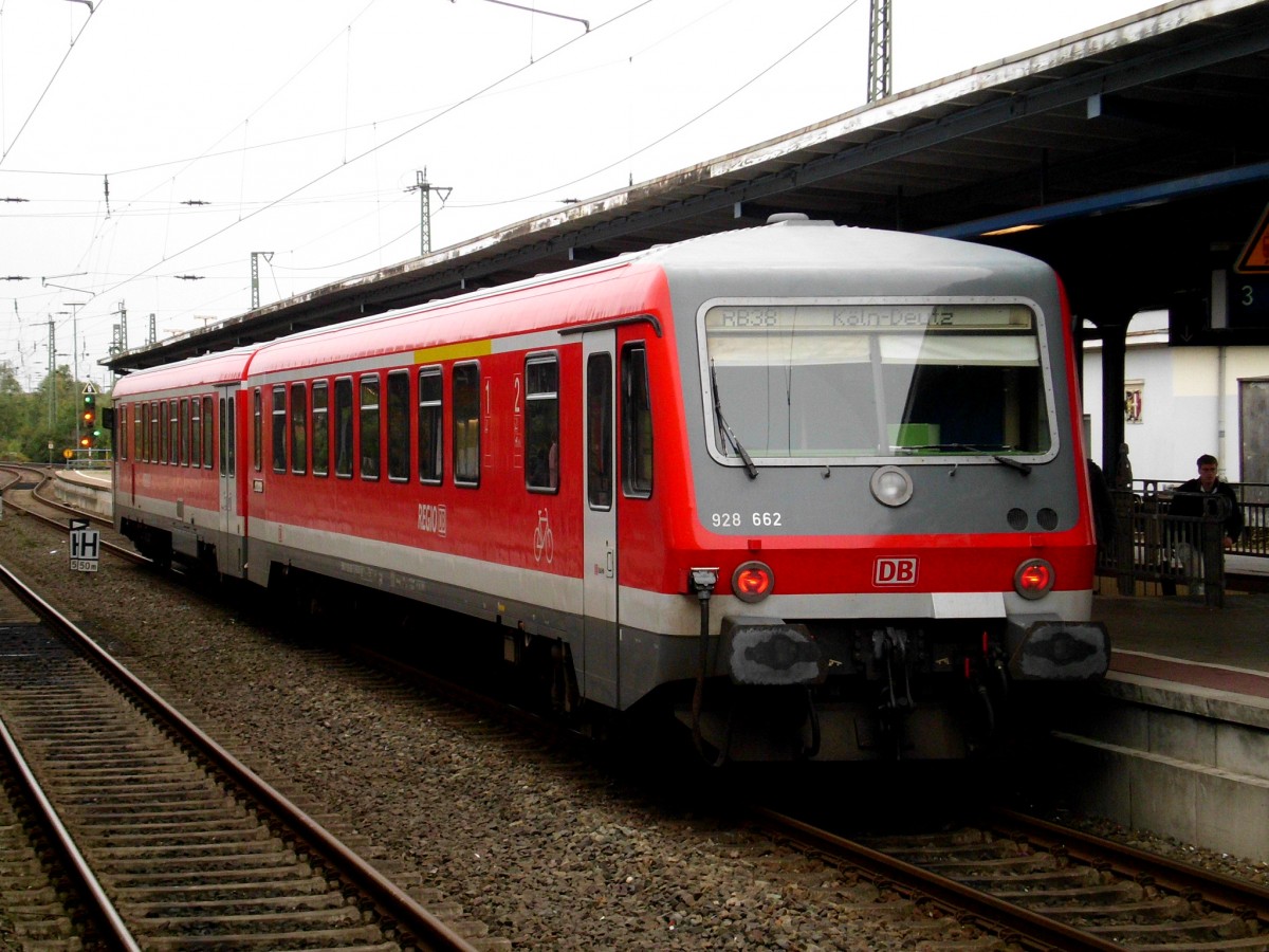  BR 628 als RB38 nach Kln-Deutz im Hauptbahnhof Neuss.(13.10.2013) 