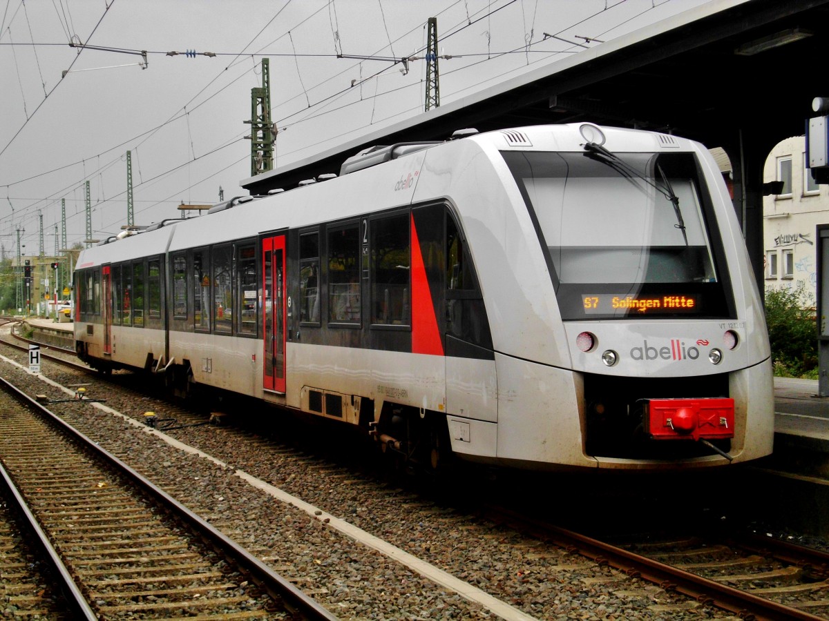 BR 0 648 als S7 nach S-Bahnhof Solingen Mitte im Hauptbahnhof Solingen.(22.9.2014)
