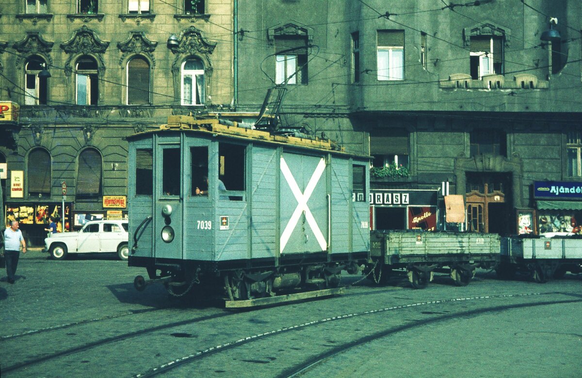 Budapest Güter-Zug im Stadtzentrum [7039]_22-07-1975