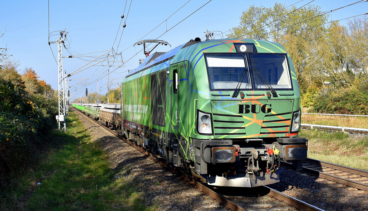 BUG Vermietungsgesellschaft mbH, Berlin [D] mit ihrer Vectron Dual  248-BUG-08  [NVR-Nummer: 90 80 2248 024-2 D-BUG] und einem Schwellenzug am 25.10.24 Höhe Bahnhof Berlin-Hohenschönhausen.