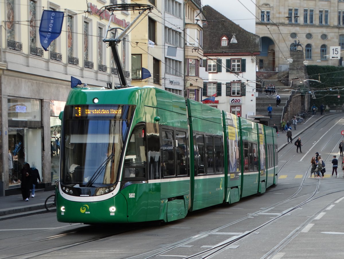 BVB Basel Be 6/8 Bombardier Flexity 2 5032 am 23.03.17 in Basel Bankverein