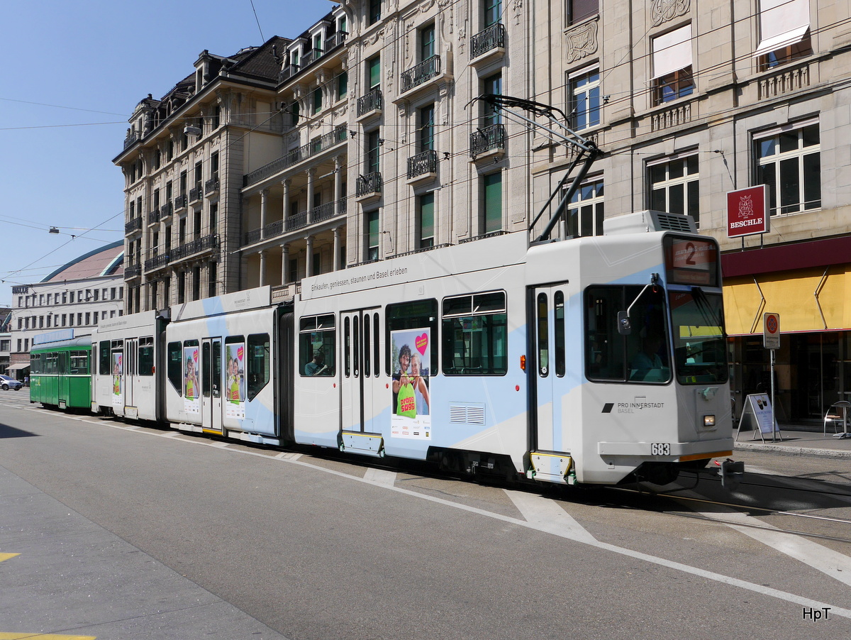 BVB - Tram Be 4/8 683 mit 1 Beiwagen unterwegs auf der Linie 2 vor dem SBB Bahnhof in Basel am 11.07.2015