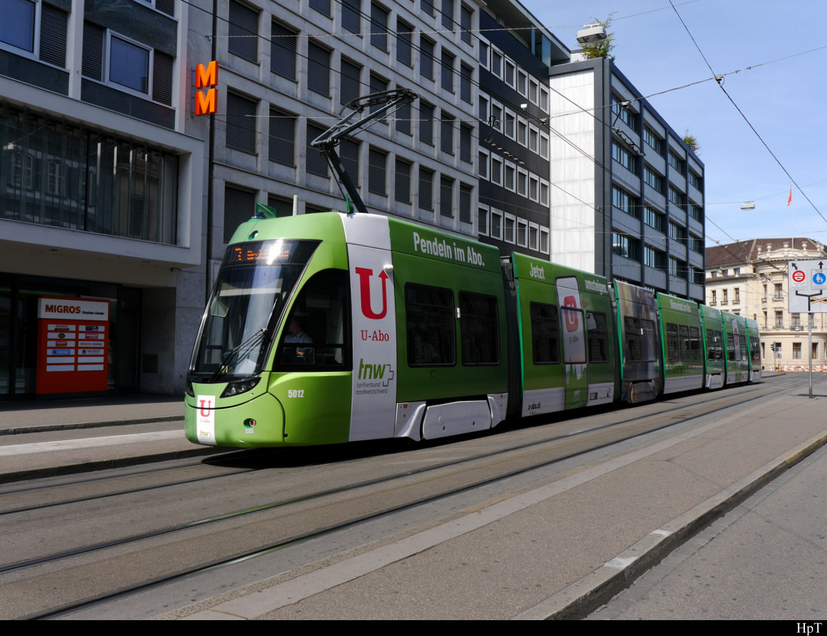 BVB - Tram Be 6/8 5012 unterwegs in der Stadt Basel am 16.08.2020