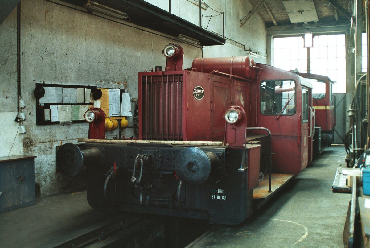 Bw Augsburg (?) im Sommer 1984, DB-Rangierlok der Baureihe Köf II