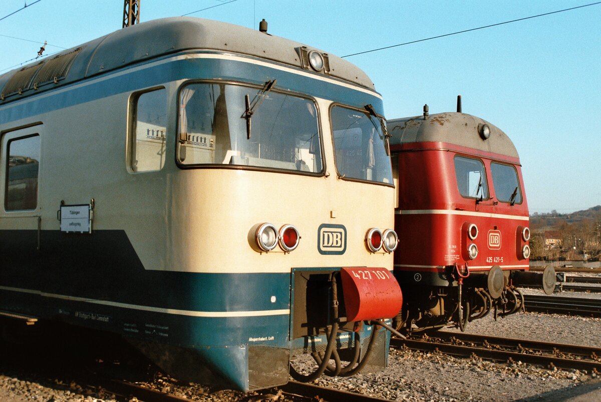 BW Tübingen mit ET 427 101 und ET 425 421-5.
Datum: 31.12.1983