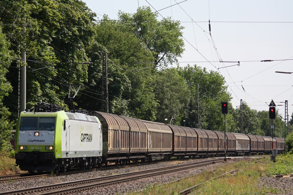 Captrain 185 549 am 18.7.13 mit einem Papierzug in Ratingen-Lintorf.