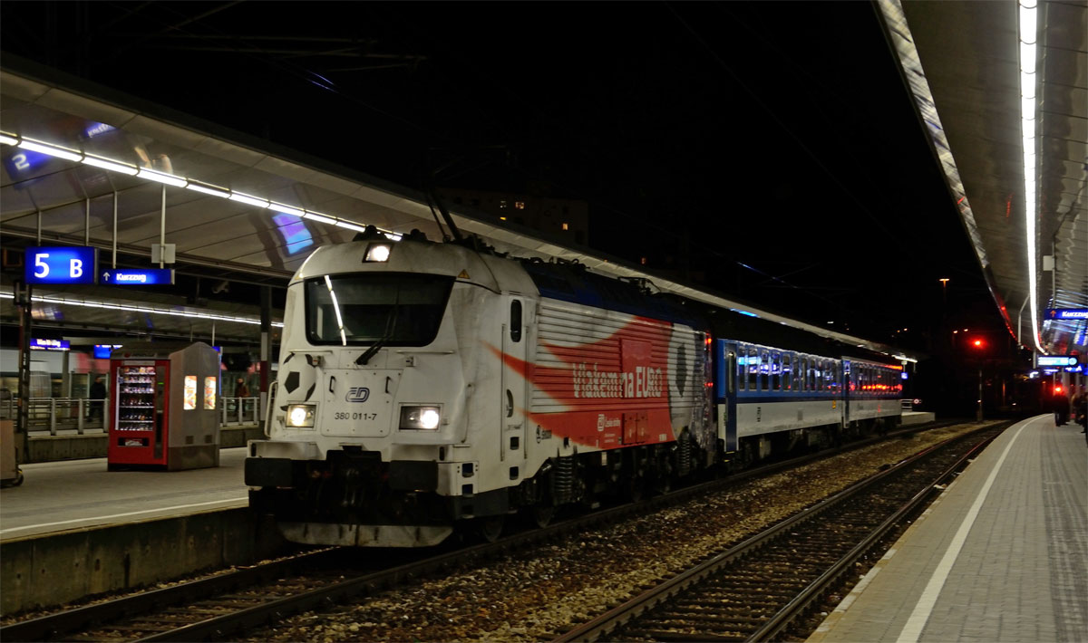 CD 380 011 mit D 100  Moravia  nach Bohumín in Wien Meidling am 12.01.2015
