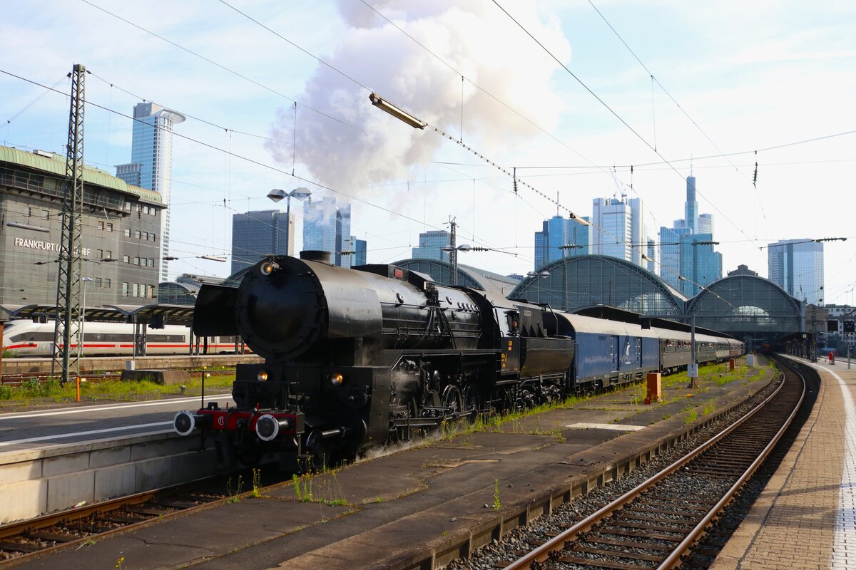 CFL 5519 mit Stoom Stichting Nederland Sonderzug am 11.05.24 in Frankfurt am Main Hbf