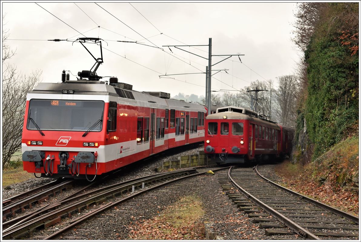 Chlausentreffen und Weihnachtsmarkt in Wienacht-Tobel. Der Gegenzug mit dem BDeh 3/6 25 und B10 sind in Wienacht-Tobel. (27.11.2016)