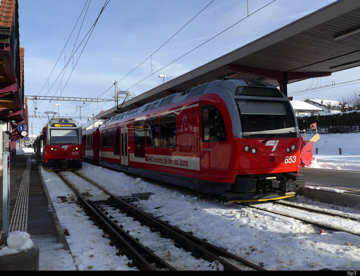 CJ - Triebwagen Be  4/4 654 und Be 4/4 653 im Bahnhof von Saignelégier am 20.01.2021