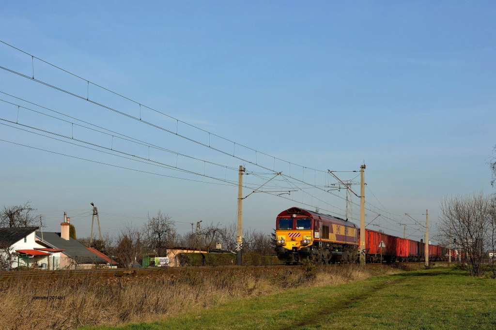 Class 66-196 mit einem DB Schenker Rail Polen bei Tychy(Tichau)am 15.01.2014.