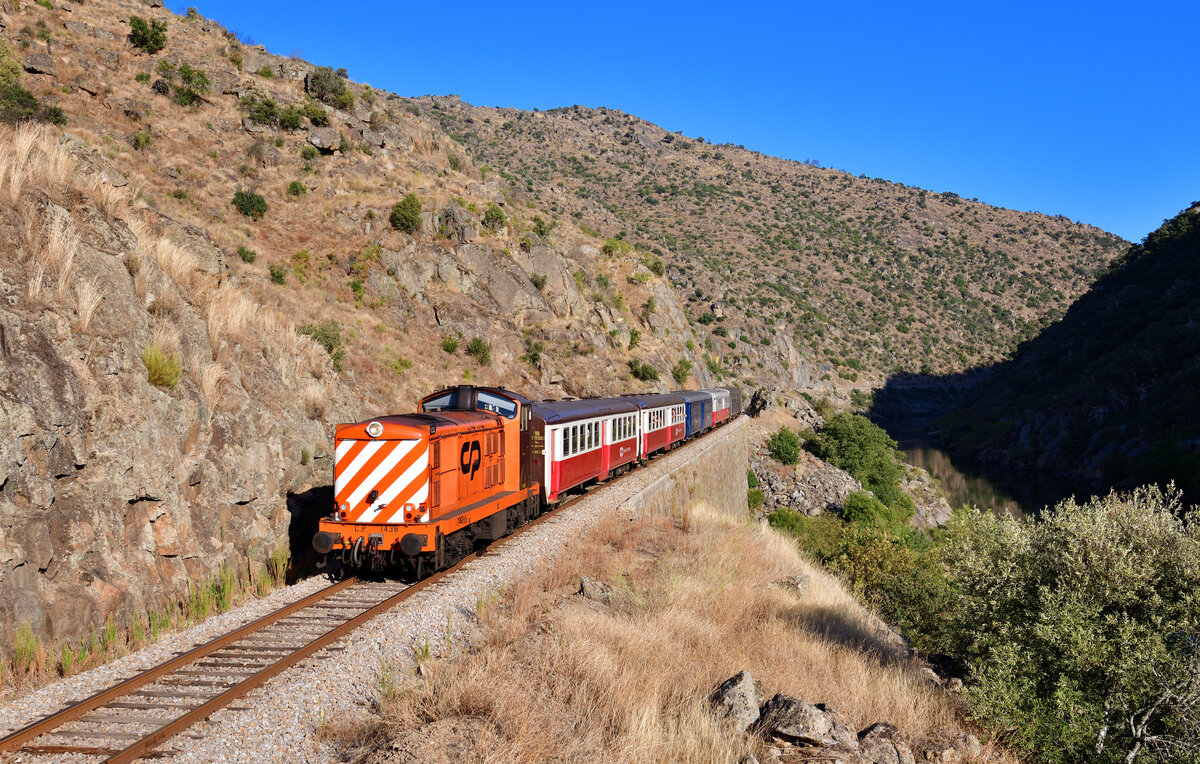 CP 1436 mit IR 876 am 10.09.2024 bei Tua.