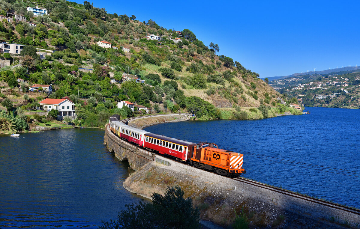 CP 1454 mit IR 21860 am 09.09.2024 bei Aregos.