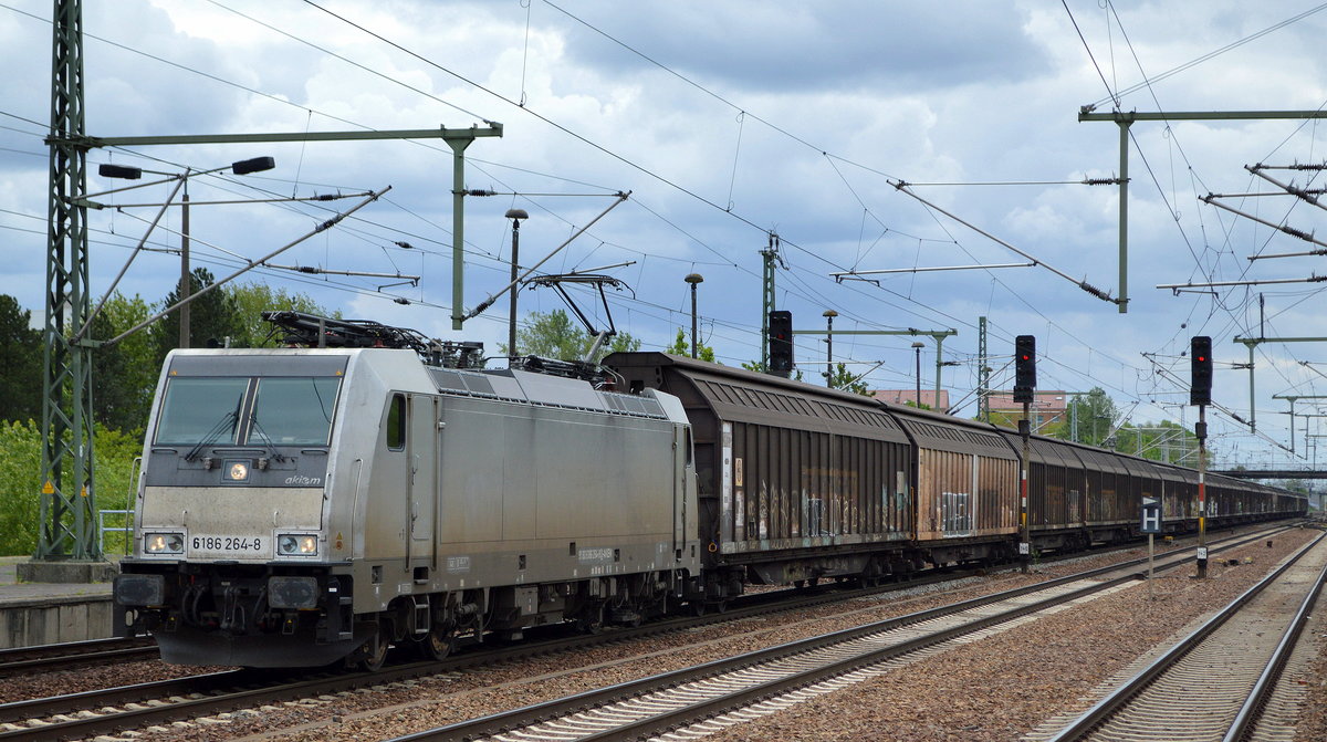 CTL Logistics GmbH, Berlin [D] mit  186 264-8  [NVR-Nummer: 91 80 6186 264-8 D-AKIEM] und Ganzzug Schiebewandwagen Richtung Frankfurt/Oder am 12.05.20 Bf. Flughafen Berlin Schönefeld.