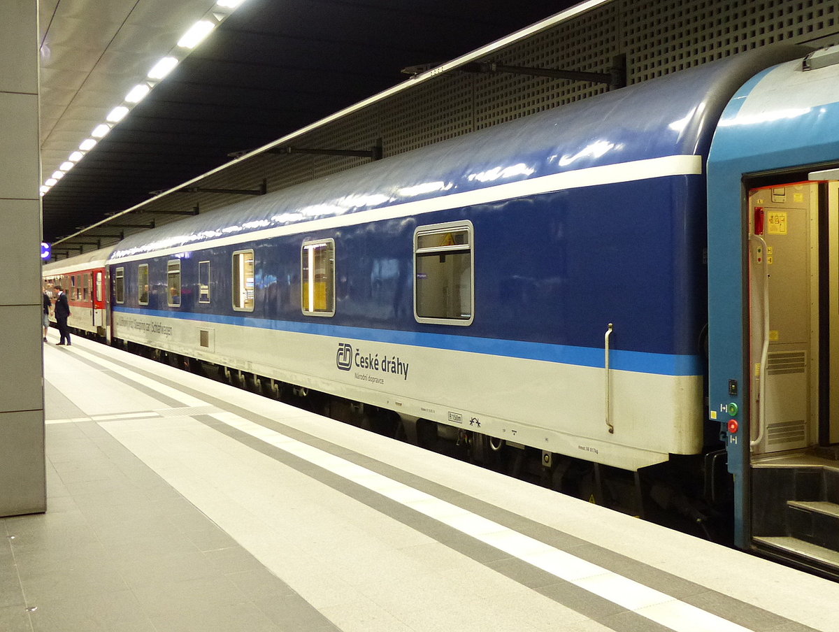 CZ-ČD 61 54 72-91 008-7 WLABmz 826 im EN 477  Metropol  nach Budapest-Keleti pu, am 08.06.2017 in Berlin Hbf.