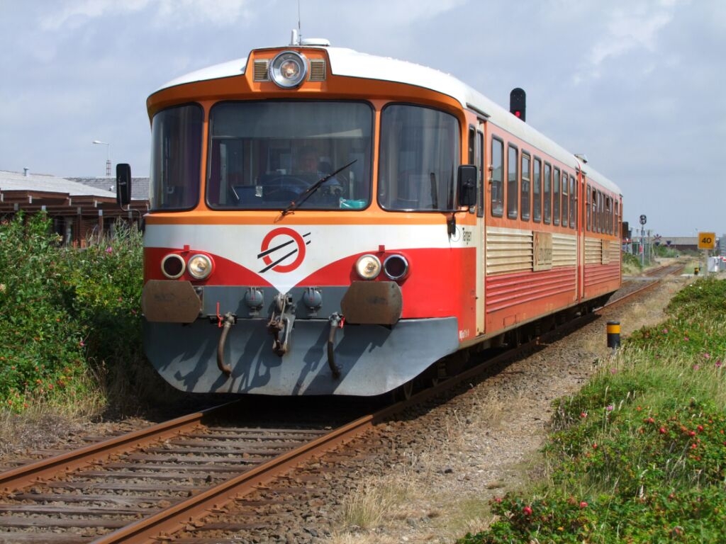 Dänemarks Privatbahnen sind immer wieder eine Reise wert. Tw   Tangen   der Lemvigbahnen konnte am 23.07.2009 in der Nähe vom Endbahnhof Tyboron abgelichtet werden