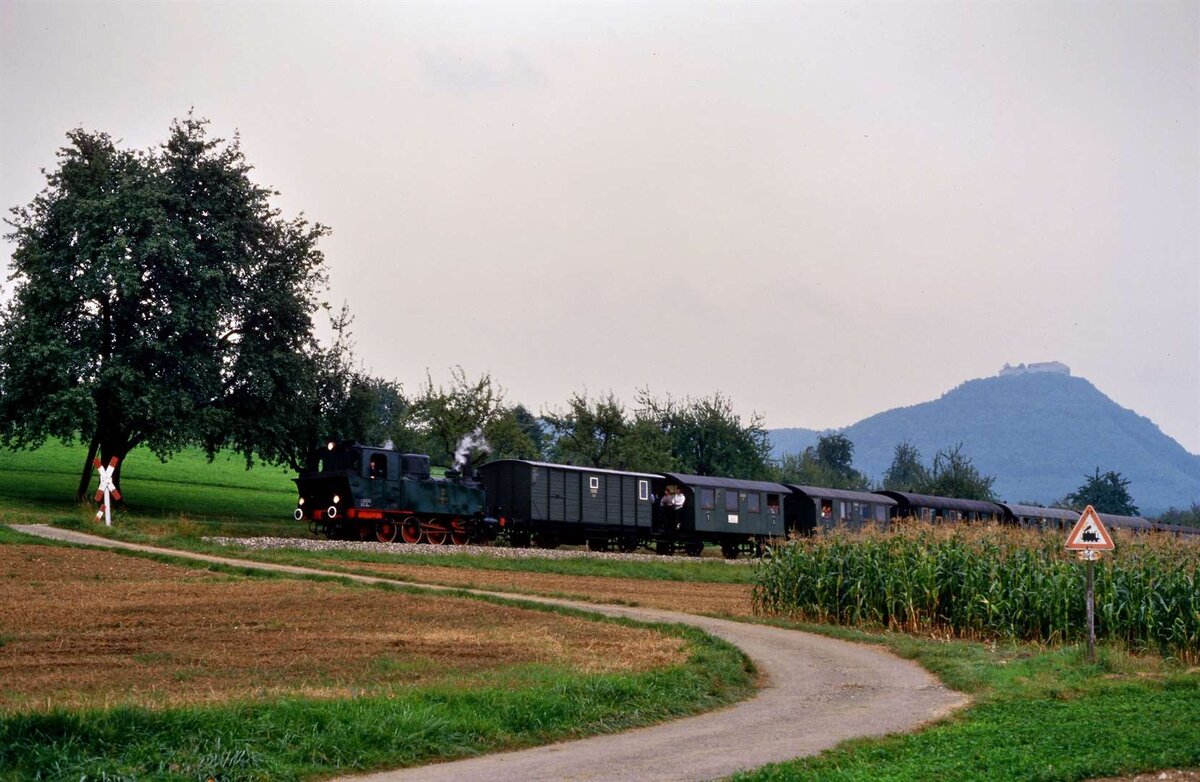 Dampfzugsonderfahrt auf der Tälesbahn (WEG) mit Dampflok 11, Datum leider unbekannt (1983/1984 ?).