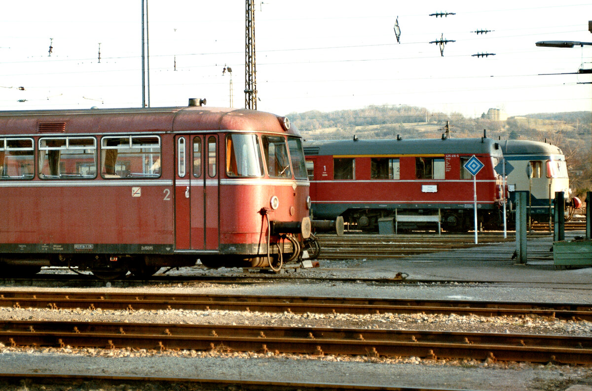 Das BW Tübingen konnte am 31.12.1983 viel vorweisen: Uerdinger Schienenbusse, DB-Baureihen 425 und 427 (von vorn).