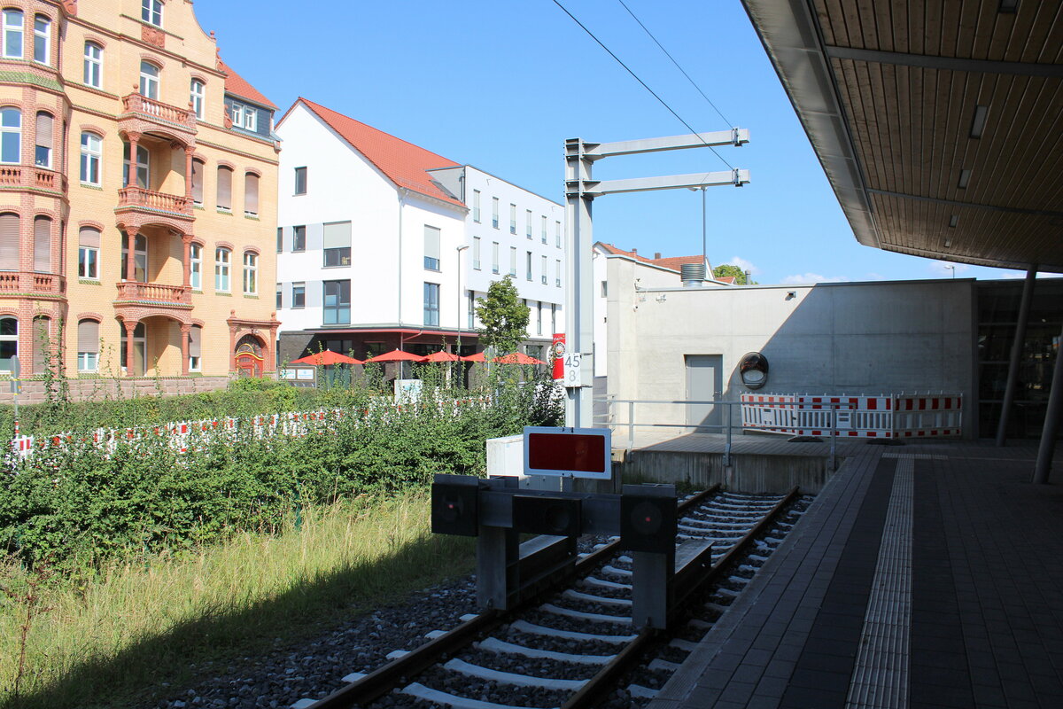 Das Gleisende vom Bahnsteig 2 des Stadtbahnhofs in Eschwege, am 18.08.2023. Frher gings hier ber die  Kanonenbahn  weiter Richtung Leinefelde.