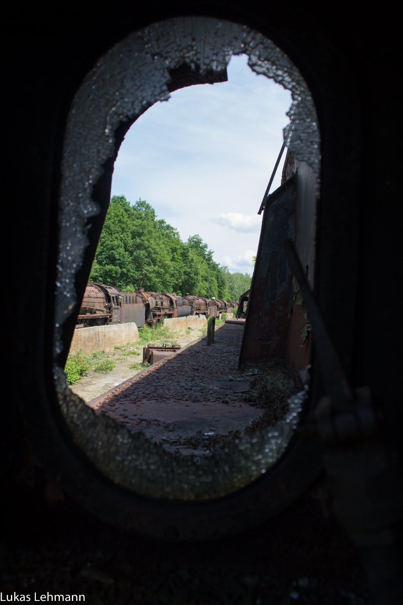 Das kaputte Glas der alten Dampflok in Falkenberg 12.06.2016