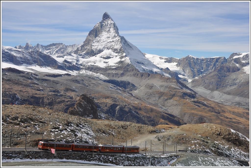 Das Matterhorn 4478 ist allgegenwärtig auf einer Fahrt mit der Gornergratbahn. (27.09.2015)