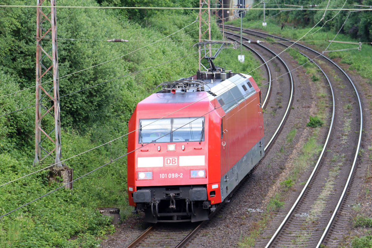 DB 101 098-2 auf der Hamm-Osterfelder Strecke in Recklinghausen-Ost 14.5.2024