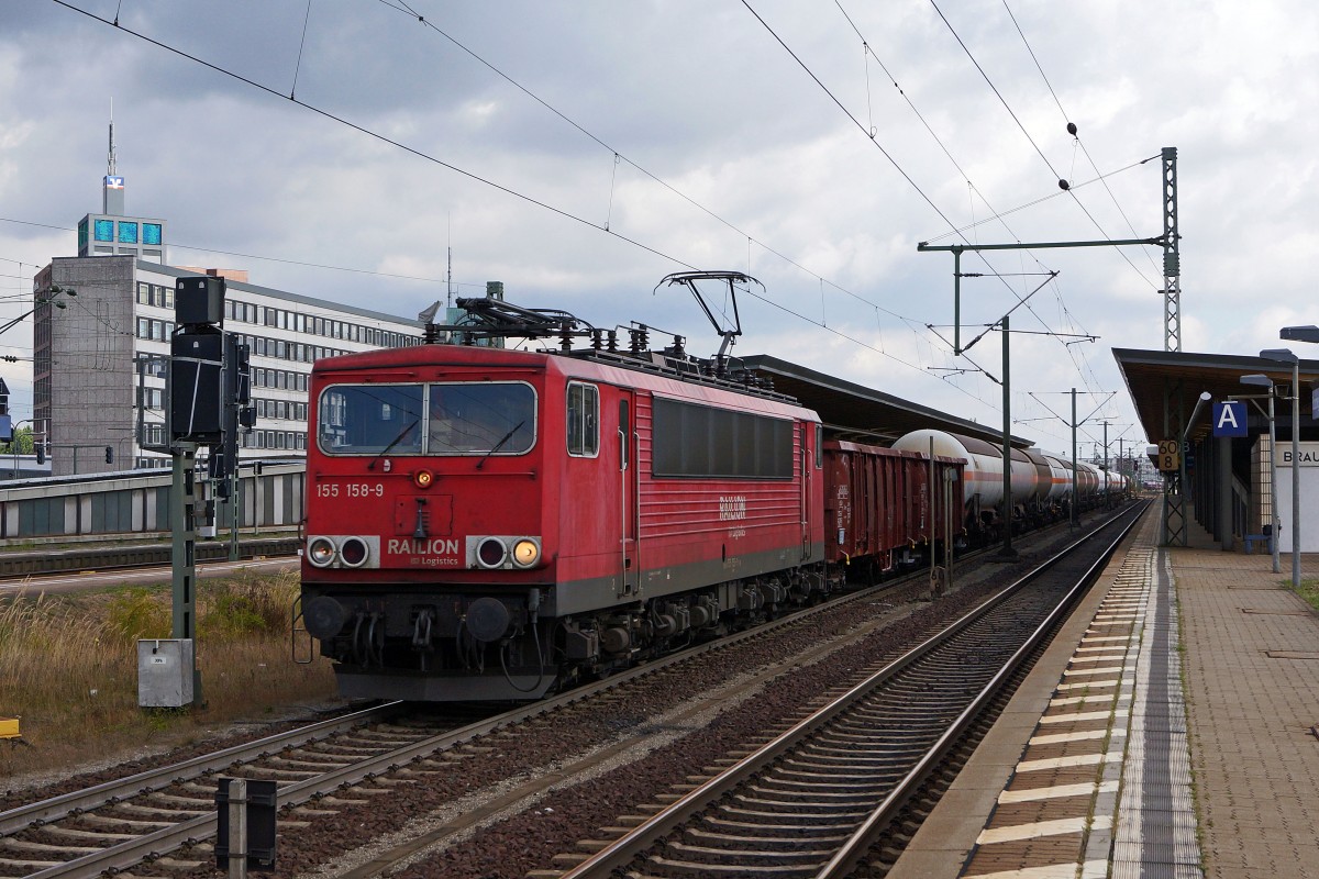 DB 155: Gterzug mit der DB 155 158-9 anlsslich der Durchfahrt im Hauptbahnhof Braunschweig am 13. August 2013.
Foto: Walter Ruetsch