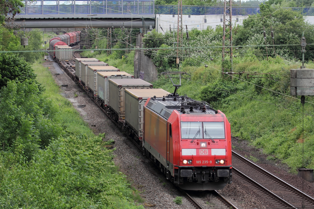 DB 185 235-9 mit dem  Nievenheimer  auf der Hamm-Osterfelder Strecke in Recklinghausen 7.6.2019