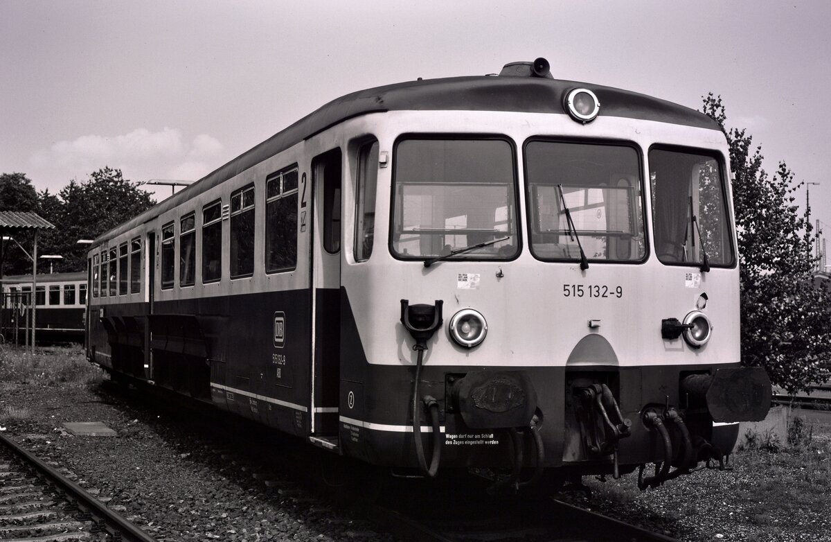 DB-Akkuzug 515 132-9 im Bw Limburg, 22.08.1985.