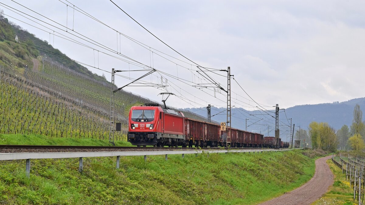 DB Cargo 187 110 mit gemischtem Güterzug in Richtung Trier (Pommern/Mosel, 17.04.2019)