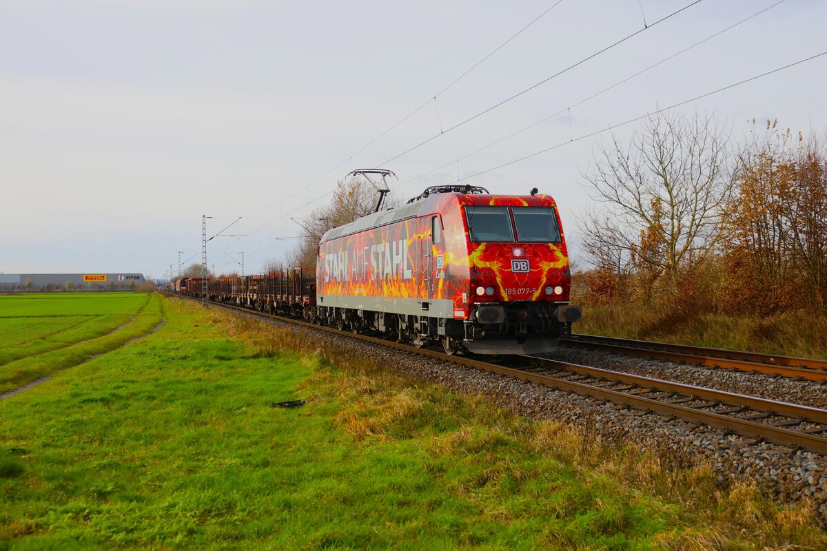 DB Cargo Bombardier Traxx 185 077-5 mit Mischer bei Altheim (Hessen) am 23.11.24