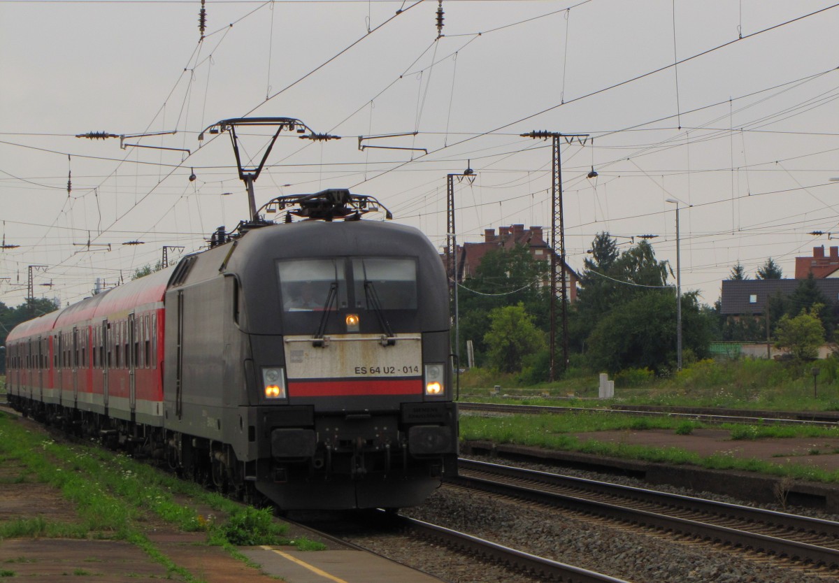 DB ES 64 U2-014 mit der RB 16324 von Halle (S) Hbf nach Eisenach, am 30.07.2014 in Grokorbetha.