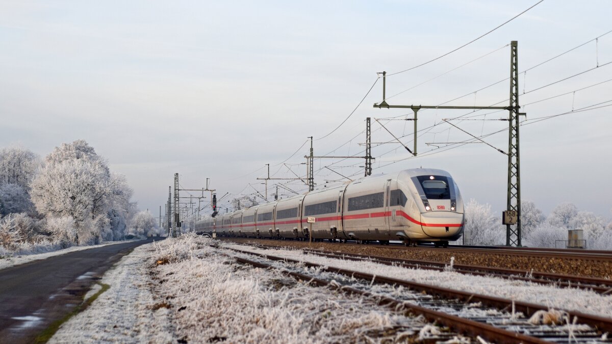 DB Fernverkehr Fernverkehr Tz 9465 (412 065) als ICE 613 Kiel Hbf - München Hbf (Diepholz, 22.12.2021).